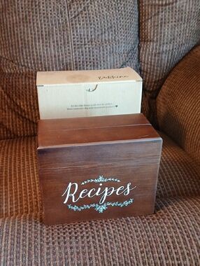 NEW Wooden Recipe Box in Brown – Classic Home Kitchen Storage